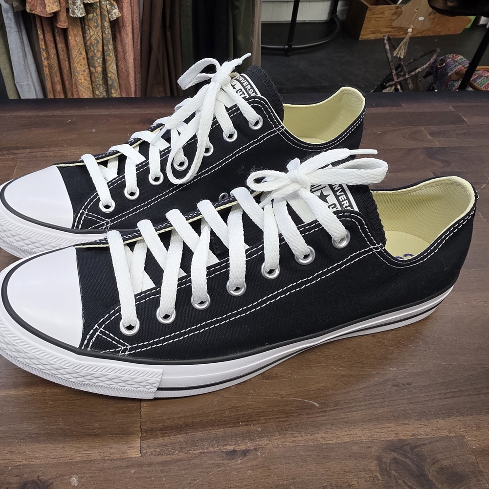 Converse Men's Black and White Sneakers